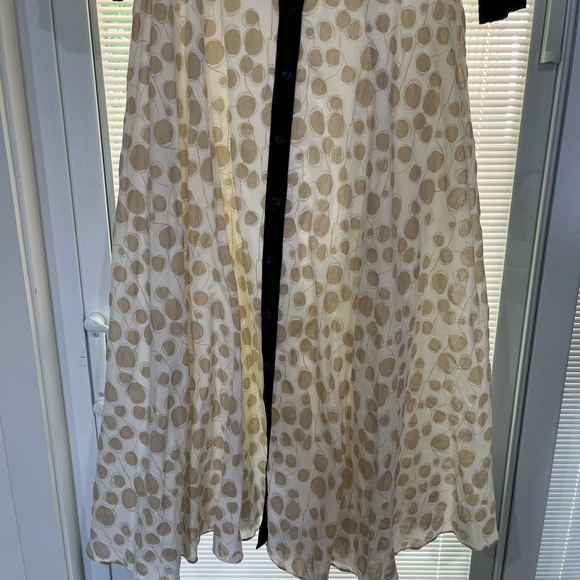 Stunning Micacara dress size 6 beige and white with black trimming - Picture 3 of 5